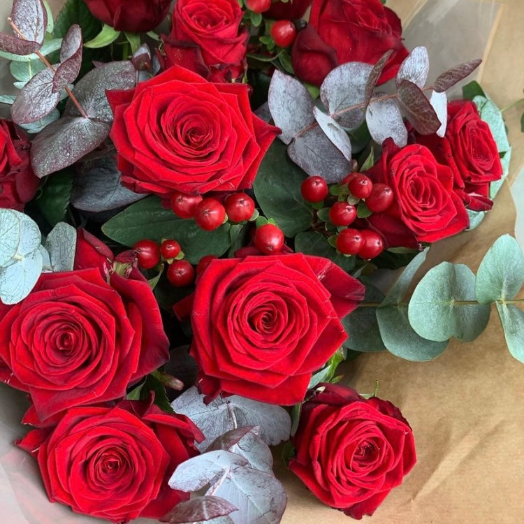 Dozen Red Roses In Glass Vase